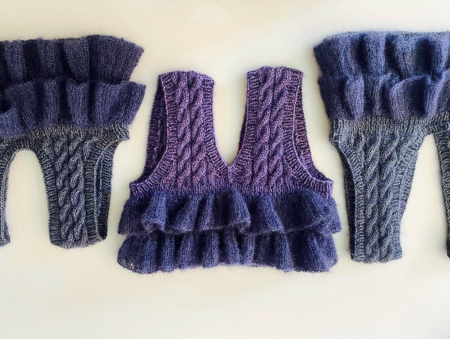 �uAran&Frill Accessory Vest �v.jpg