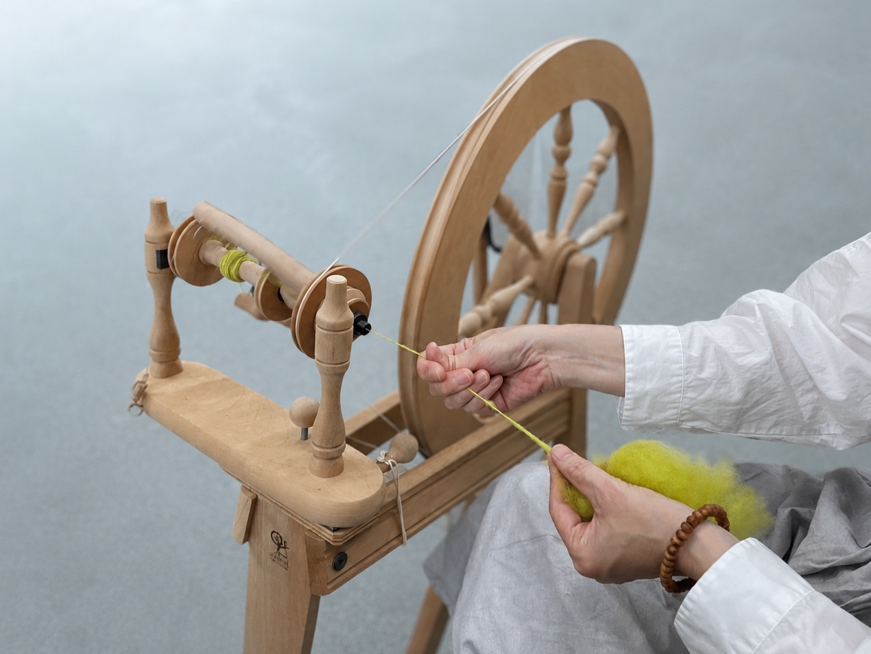 骨とう品★多分木工糸車★動作確認します★100年経っているかな？ ヴォーグ学園